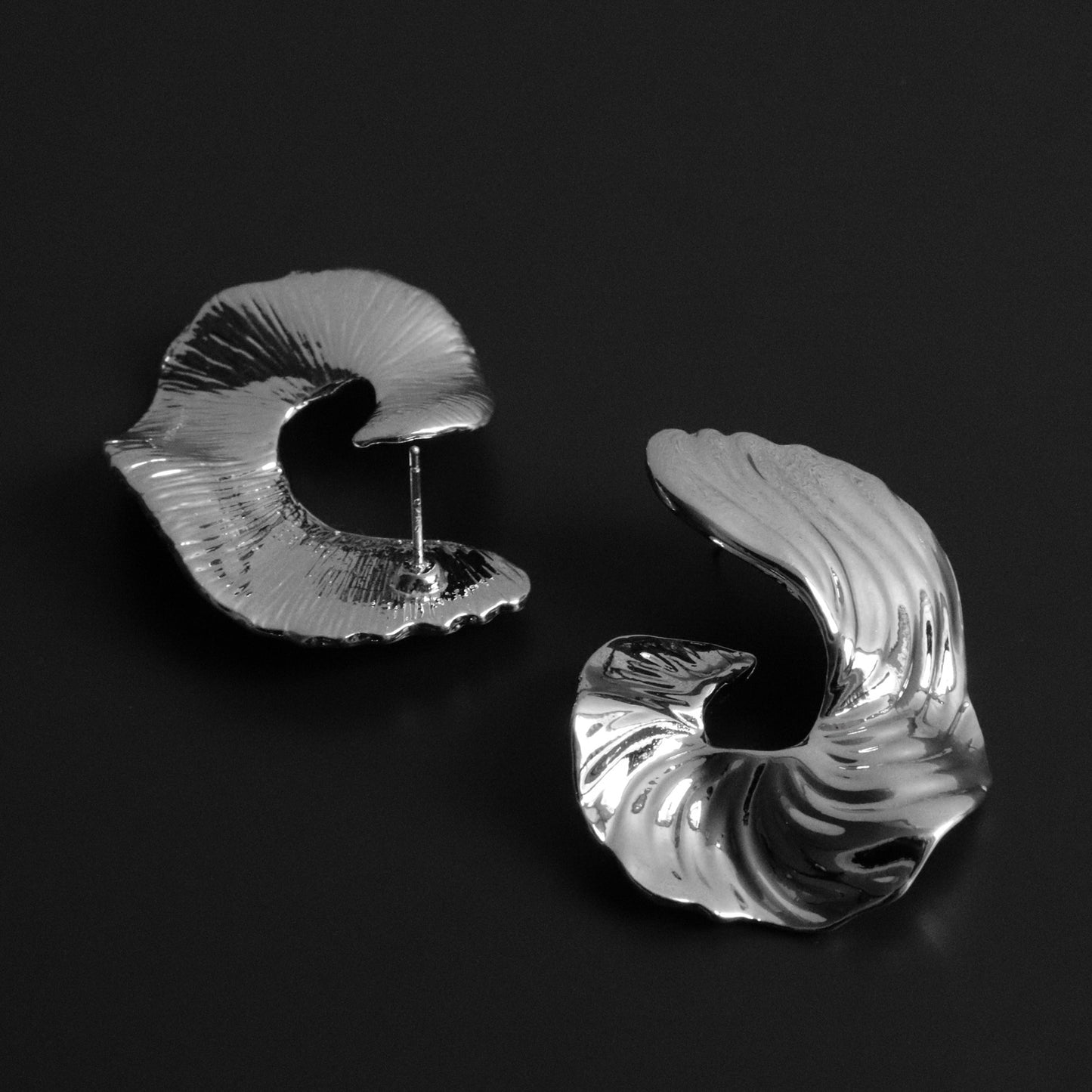 GEHÄMMERTE SILBER OHRRINGE