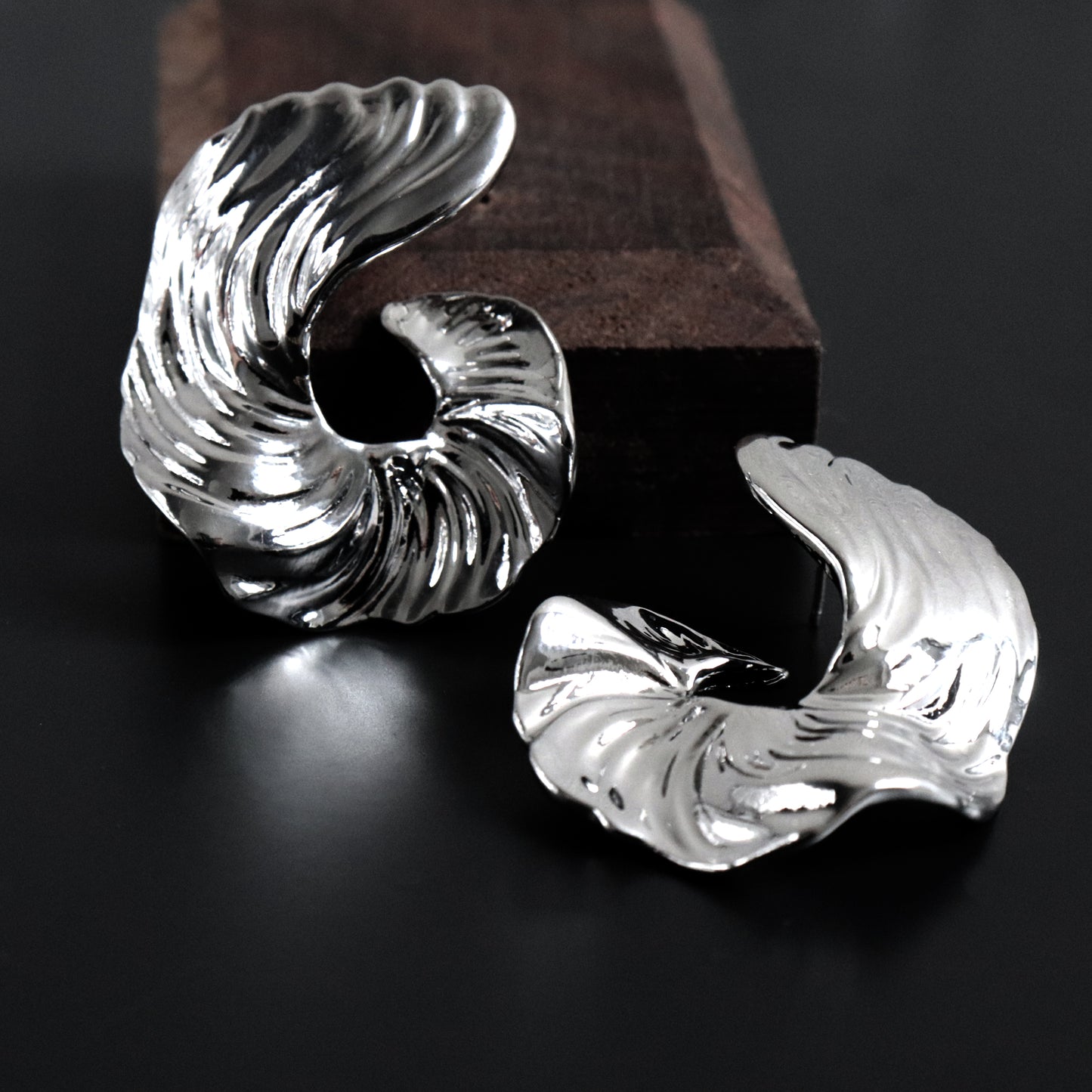 GEHÄMMERTE SILBER OHRRINGE