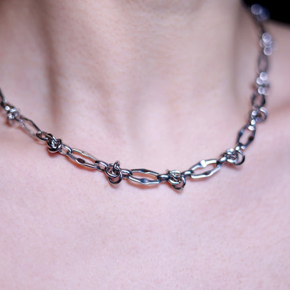 KNOT CHAIN NECKLACE