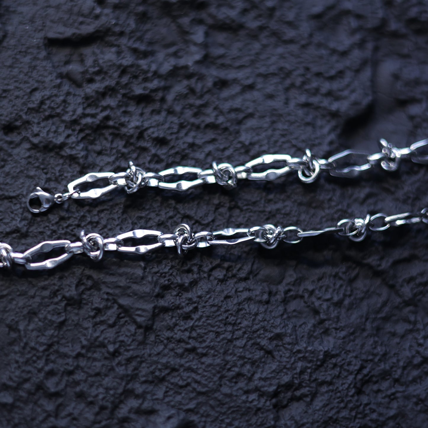 KNOT CHAIN NECKLACE