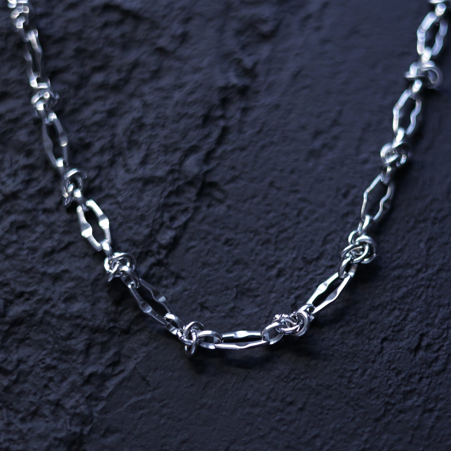 KNOT CHAIN NECKLACE