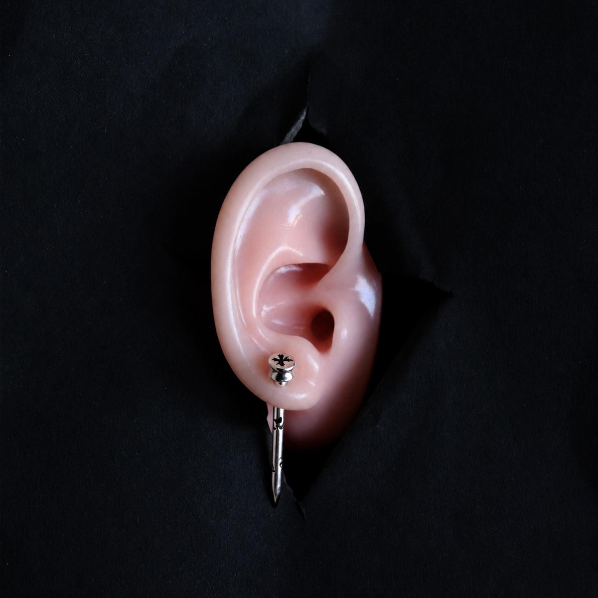 BUTTERFLY SPIKE OHRSTECKER – silberfarbene Ohrringe, Produktansicht 3