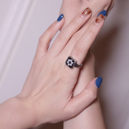 NOIR BLOOM RING
